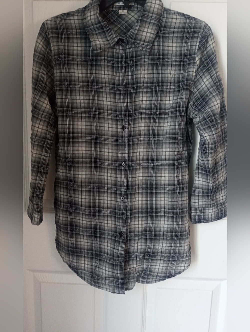 Eze Sur Mer Plaid Button-Up Shirt in Black & Gray